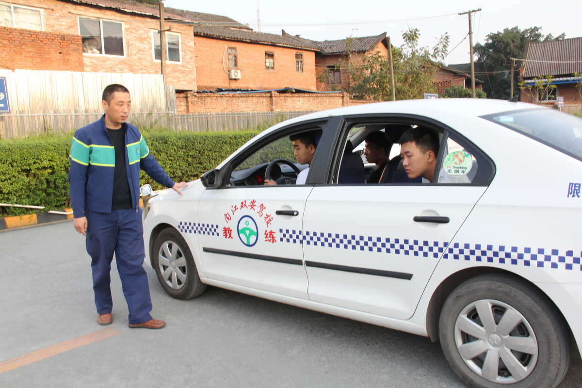 霍邱驾校哪个好_霍邱老油库驾校_霍邱驾校电话号码多少