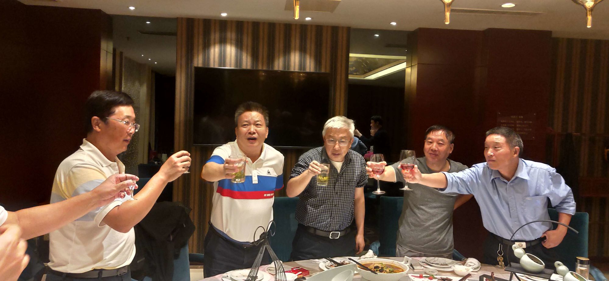 宴会中祝酒时_祝酒词_祝酒歌歌词大全