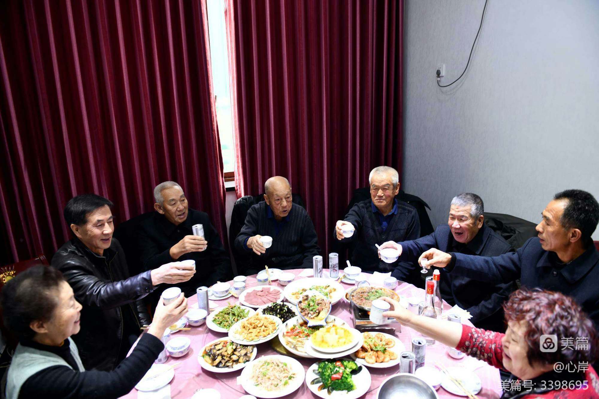 祝酒词_宴会中祝酒时_祝酒歌歌词大全