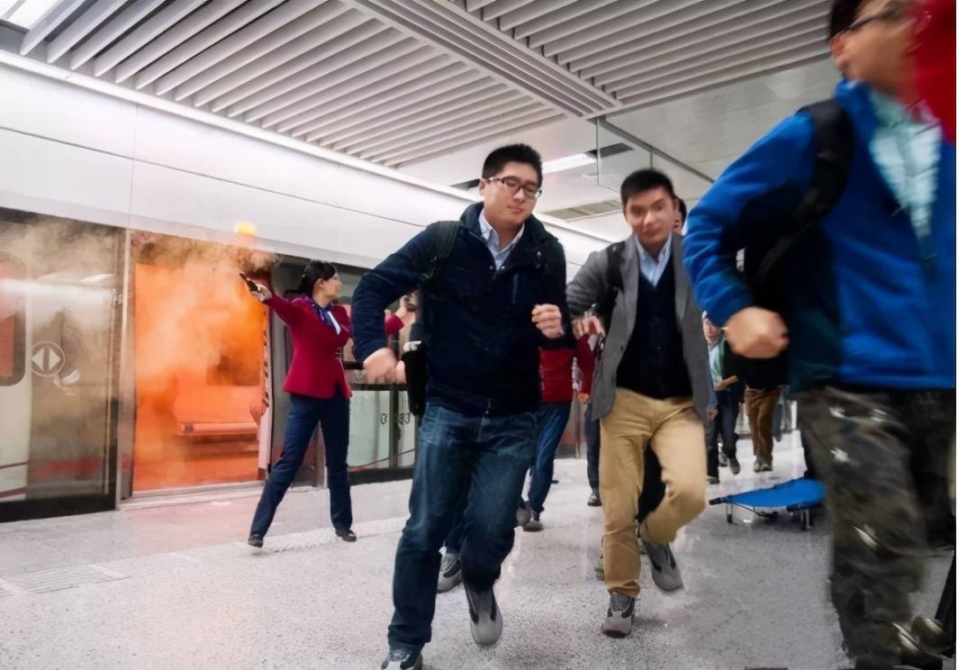 地铁逃生辅助器_地铁逃生辅助器_地铁逃生辅助器