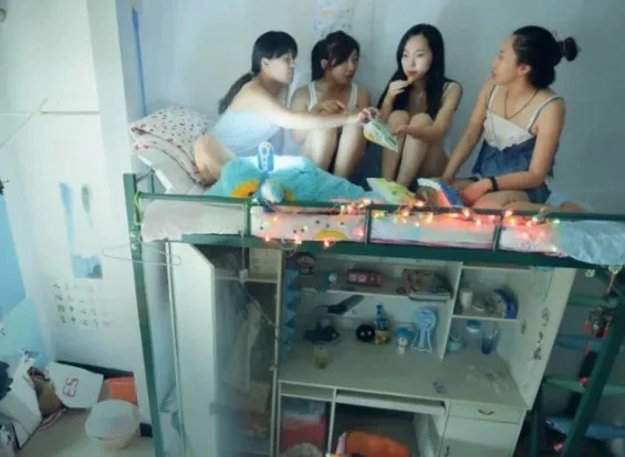 女生宿舍偷窥小游戏_宿舍游戏推荐女生_女生宿舍玩游戏