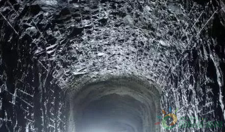 我的世界钻石怎么挖_钻石挖掘_挖钻石的