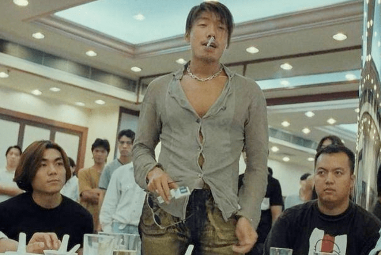 乌鸦掀桌子gif_乌鸦掀桌子的表情包gif_乌鸦掀桌子搞笑视频