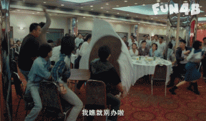 乌鸦掀桌子搞笑视频_乌鸦掀桌子gif_乌鸦掀桌子的表情包gif