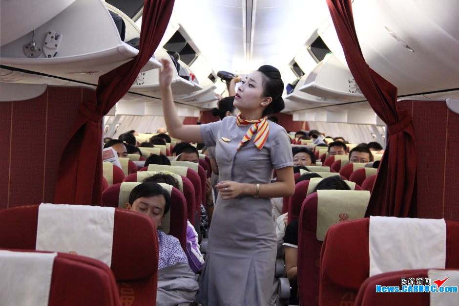 空姐style_性感空姐整蛊美女_整蛊性感空姐