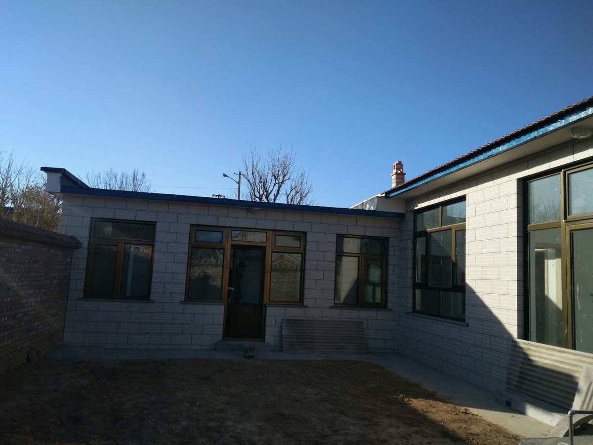 西厢房：一面平凡墙壁，默默见证爱情的青春