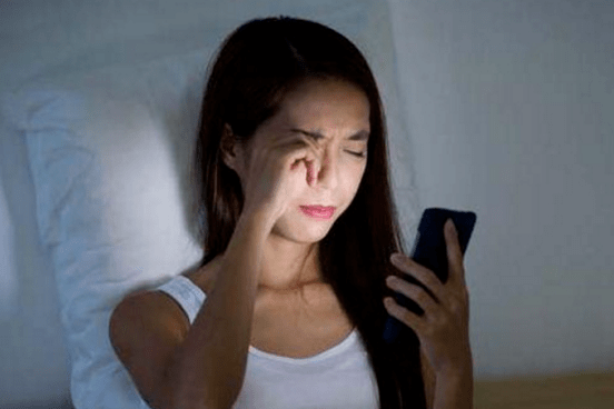 孩子用手机玩游戏_小孩玩手机游戏可以打游戏吗_2岁小孩可以玩手机游戏吗