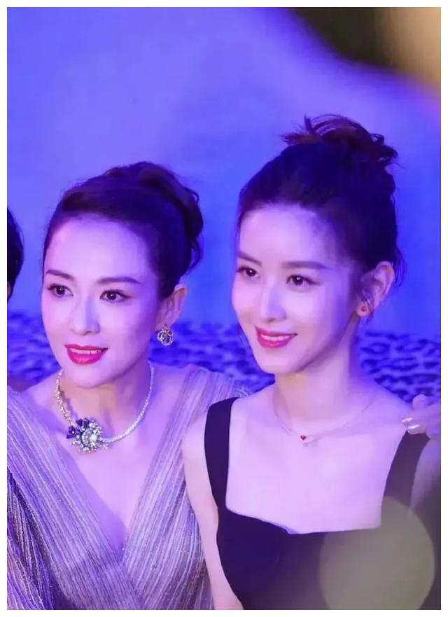 小男孩打游戏_男孩打手机游戏视频_20岁男孩打手机游戏吗