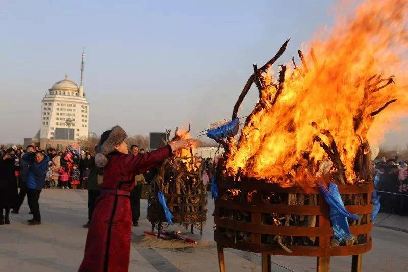 蒙古新年：洒水庆典揭秘，祈福盛事三天