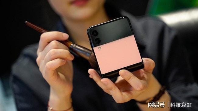 rog游戏手机1_rog游戏手机2屏幕_rog手机玩游戏