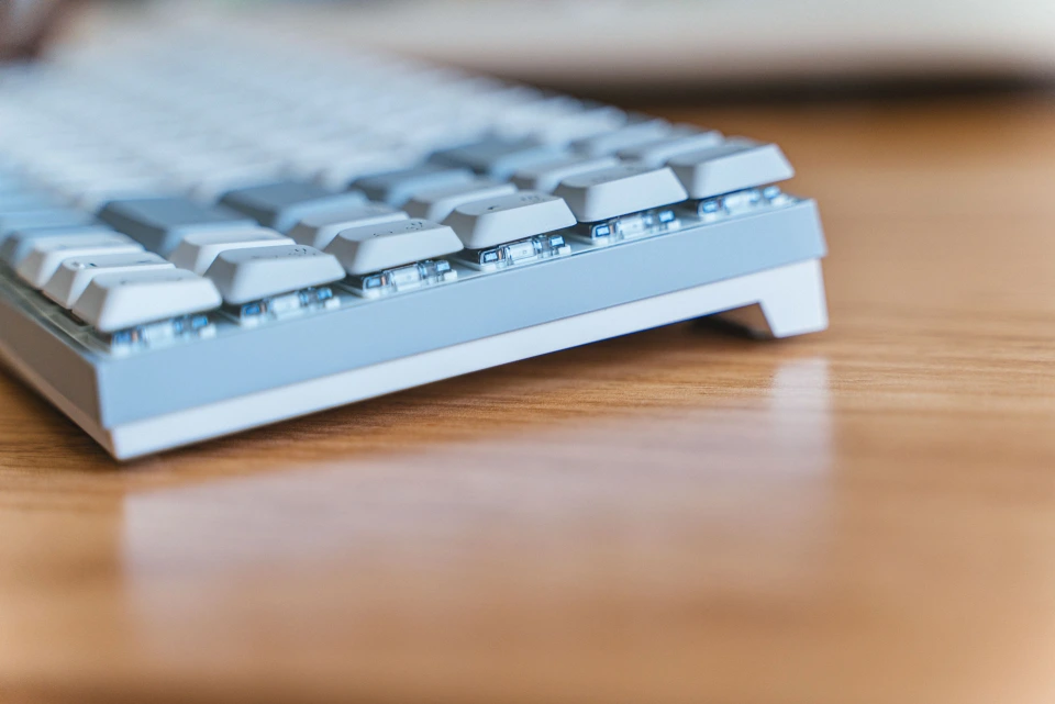 rpg 游戏手机键盘_键盘手机游戏金字塔异形枪_键盘手机游戏