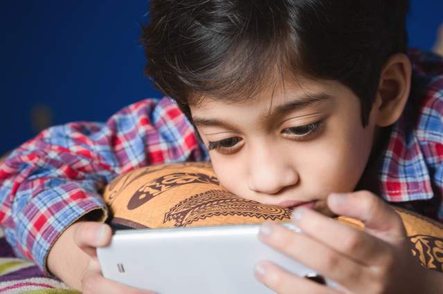 10岁偷玩手机游戏犯法吗_偷犯法玩手机游戏怎么处罚_偷玩游戏被发现怎么办