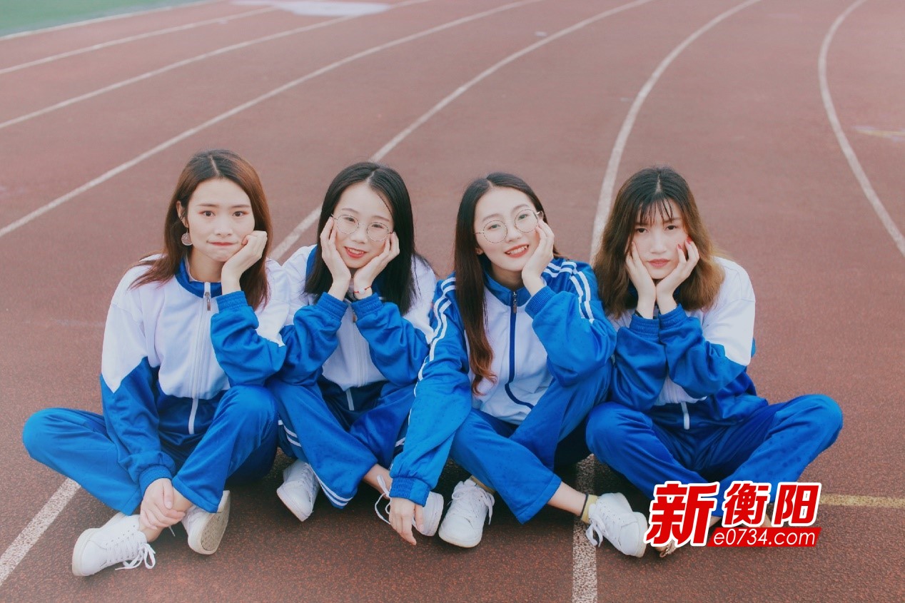 毕业拍照姿势的摆法_拍照的摆姿_拍照毕业姿势大全