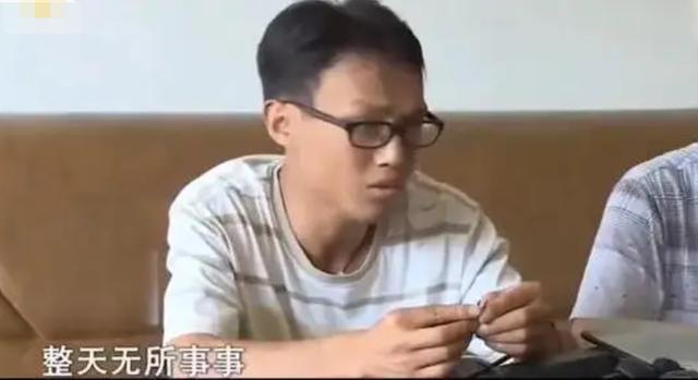 高二孩子在家玩手机打游戏_高二的孩子玩手机上瘾_高二的学生玩游戏玩手机咋办