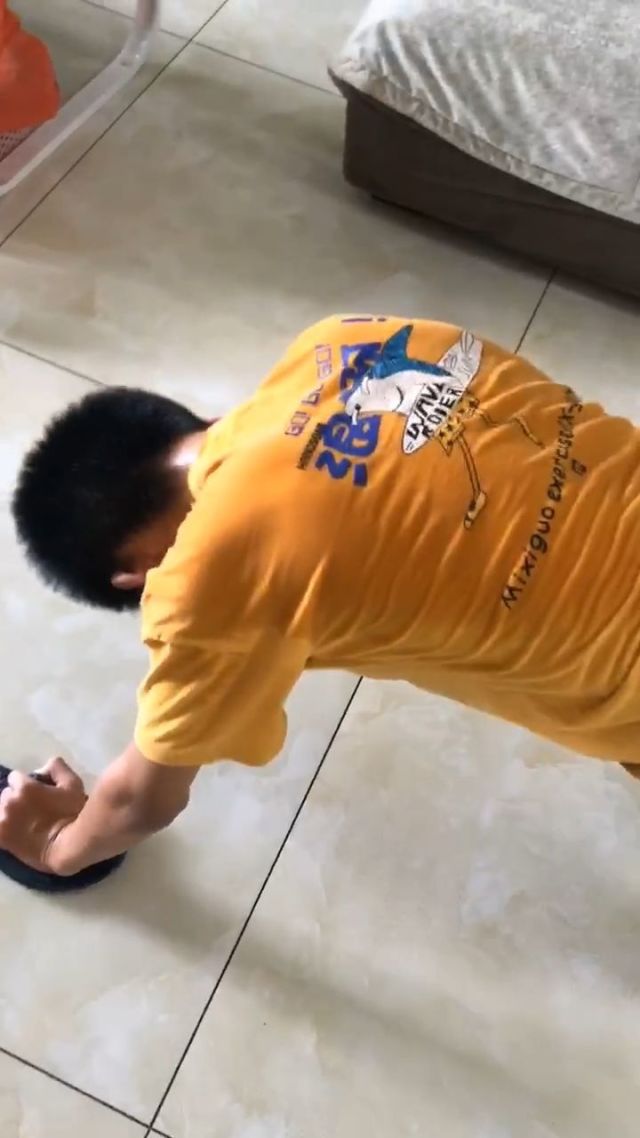 htc手机做俯卧撑游戏_俯卧撑手机软件_俯卧撑助手软件