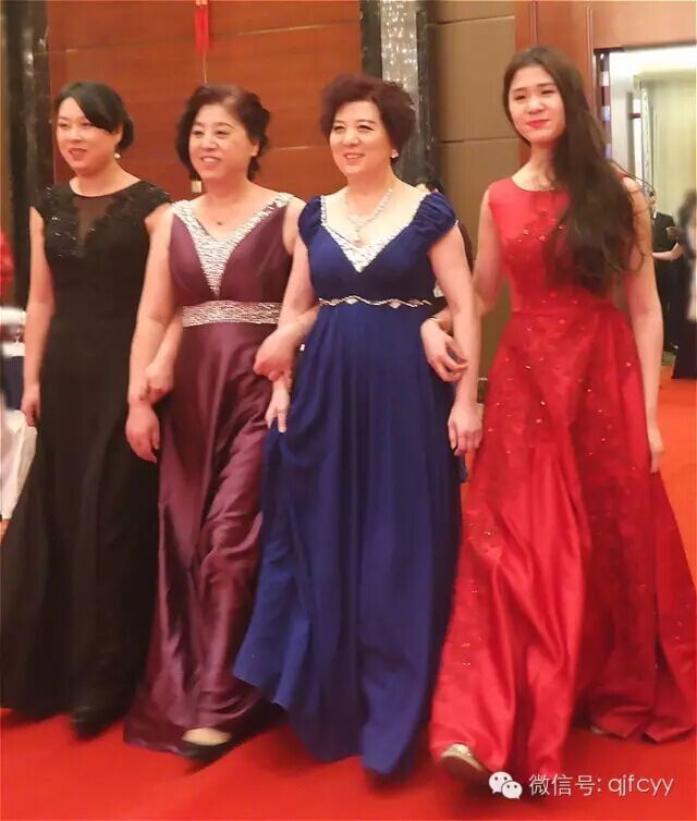 各大厂商游戏手机对比图_游戏行业-厂商与媒体联系目录_掷骰子游戏图手机qq