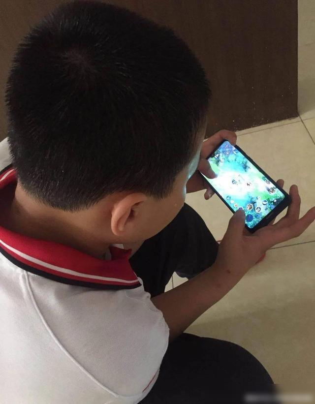 抢车小偷抢车游戏_帮妈妈抢手机小游戏教案_小乌鸦找妈妈音乐教案