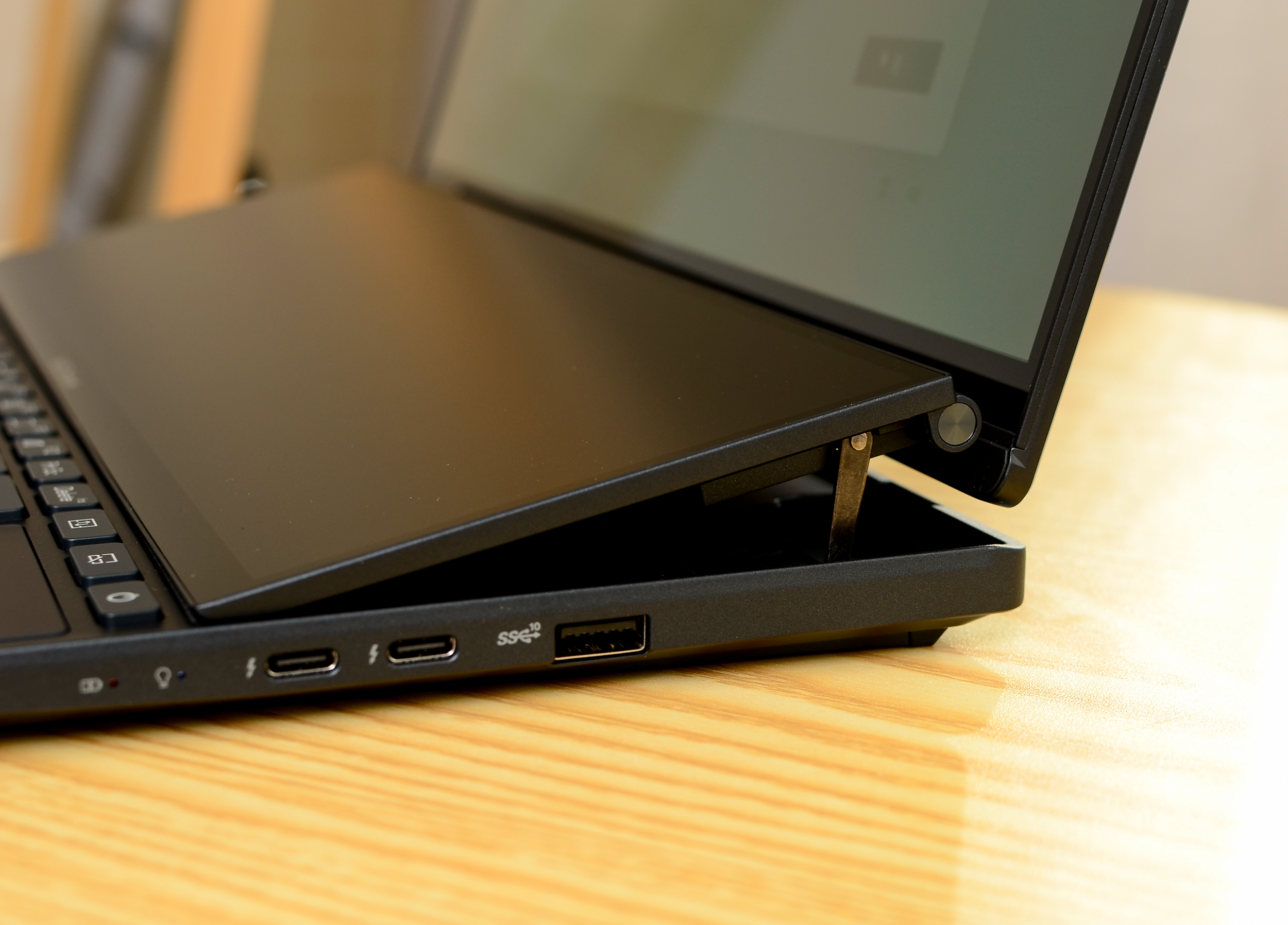 华硕灵耀x双屏价格_华硕灵耀x双屏值得买吗_华硕灵耀x双屏值不值得买