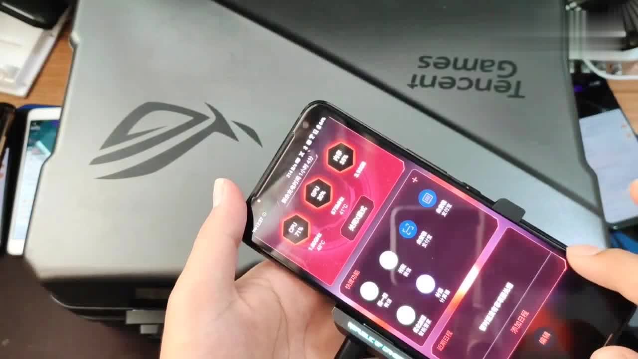rog 游戏手机2至尊版_rog至尊版为什么比经典版贵_rog游戏手机3至尊版有什么