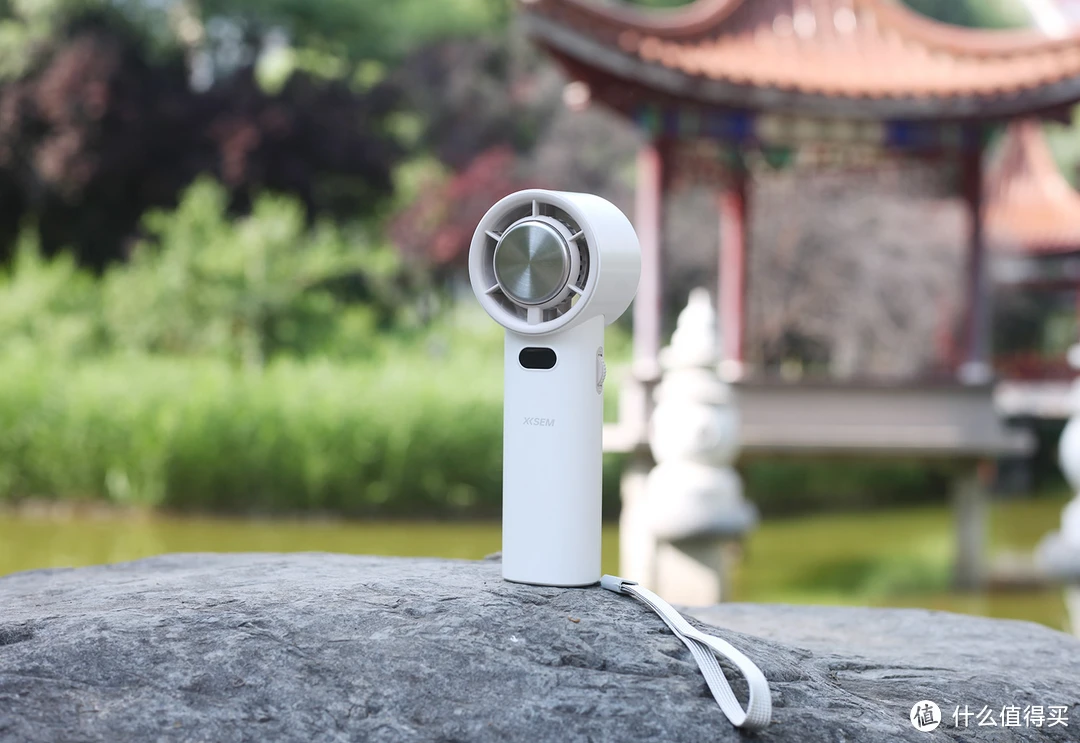 背面有两个风扇的手机游戏_带散热风扇的游戏手机_带风扇的游戏手机