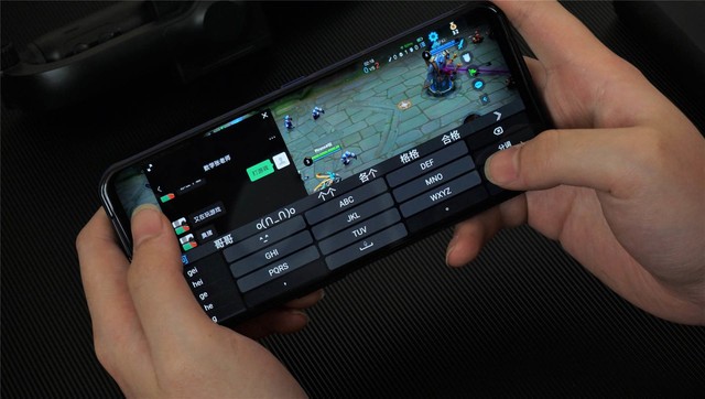 画面打手机游戏怎么弄_手机打游戏画质不清晰怎么处理_打手机游戏画面