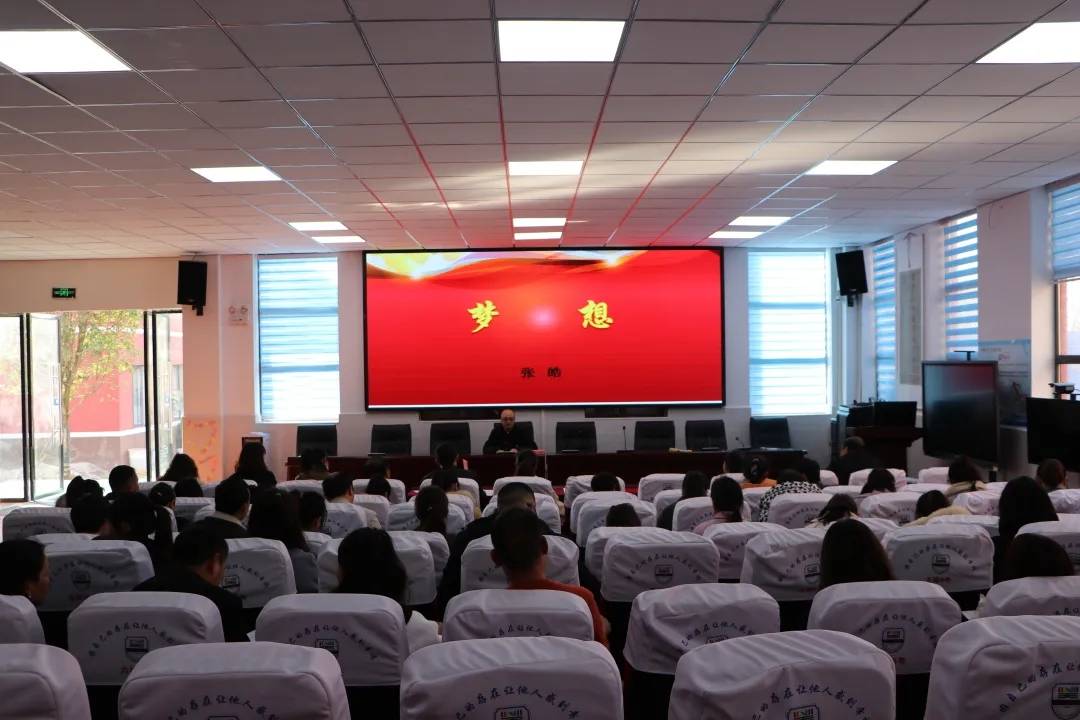 礼堂光_礼堂椅_礼堂的英文
