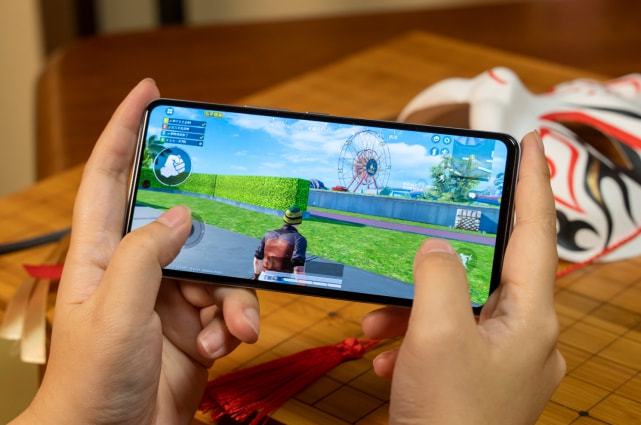 折叠手机游戏推荐_vivo游戏手机折叠_折叠手机游戏分辨率不对