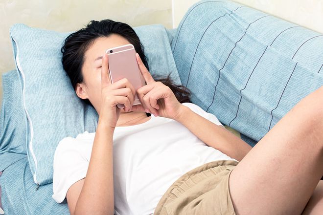 沉迷玩手机游戏孩子怎么教育_沉迷玩手机游戏孩子会怎么样_20岁孩子玩游戏沉迷手机