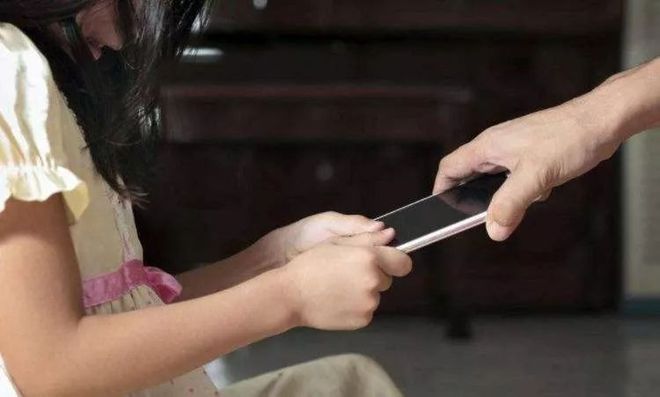 办宝宝玩手机游戏违法吗_给宝宝玩手机_八岁宝宝玩手机游戏怎么办