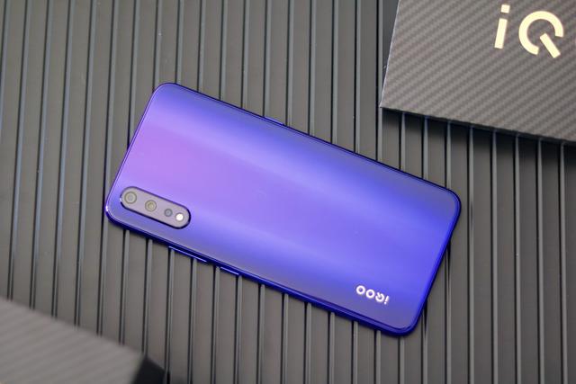 iq手机哪款打游戏好_iqoo是高端游戏手机吗_高端游戏手机推荐