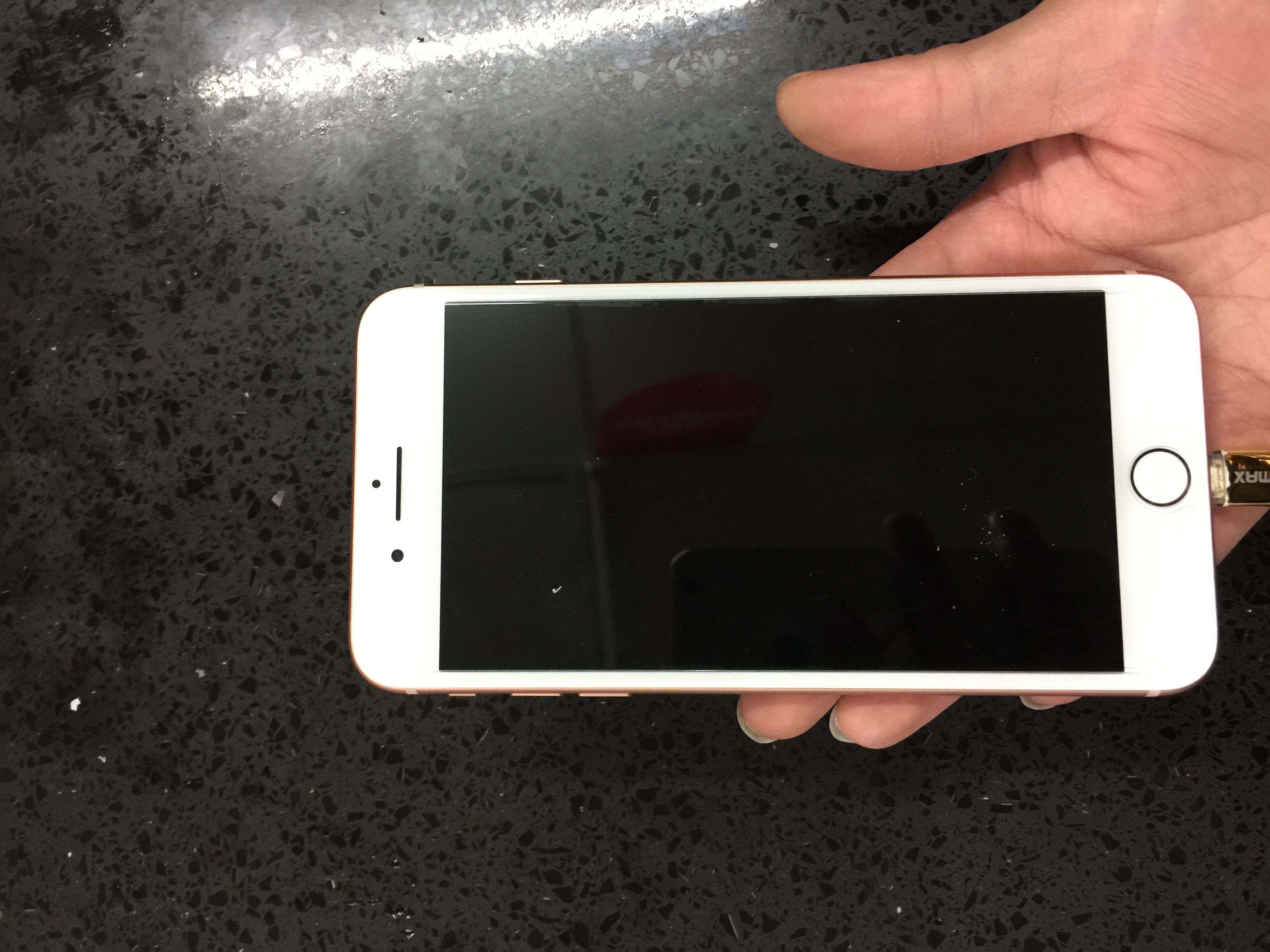 打游戏手机会暗_玩游戏手机自动变暗_8p玩游戏手机会变暗吗