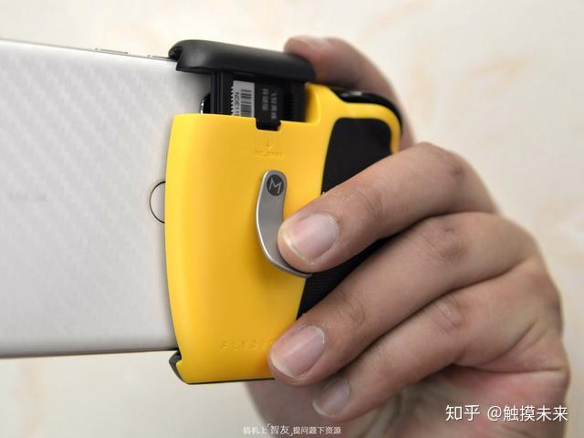 手柄卡顿玩带手机游戏可以吗_用手柄玩游戏很卡_带手柄玩手机游戏卡顿