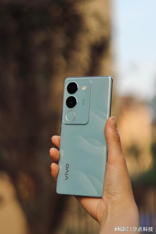 低于两千的拍照玩游戏手机_拍照低于玩手机游戏怎么办_拍照好不玩游戏手机