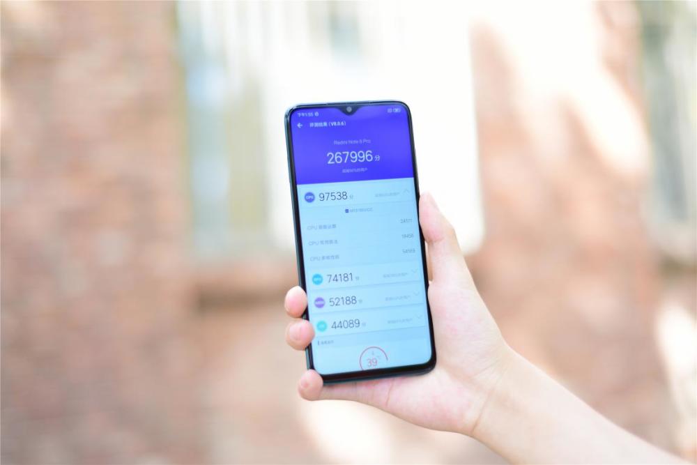 手机玩游戏用电快_手机打游戏太费电_费电慢打游戏的手机有哪些